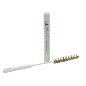 brosse de nettoyage de précision est spécialement conçue pour l'entretien méticuleux dans les environnements où la propreté est cruciale. Avec ses poils robustes et sa taille adaptée, elle est idéale pour atteindre et nettoyer efficacement les zones difficiles d'accès qui nécessitent une attention particulière, notamment dans le cadre des procédures de désinsectisation et de désinfection. Elle est particulièrement utile dans les milieux spécialisés tels que les laboratoires, les établissements médicaux, les cuisines professionnelles et partout où la lutte contre les insectes nuisibles et la prévention des contaminations est primordiale. Son manche ergonomique permet une prise en main confortable et une utilisation précise, ce qui garantit un nettoyage en profondeur sans compromettre l'hygiène et la sécurité. En intégrant cette brosse dans votre routine de nettoyage, vous assurez une élimination minutieuse des résidus susceptibles d'attirer les insectes et des micro-organismes potentiellement pathogènes. C'est un outil essentiel pour les opérations de nettoyage qui exigent non seulement de l'efficacité, mais aussi une grande précision pour maintenir un niveau d'hygiène optimal.